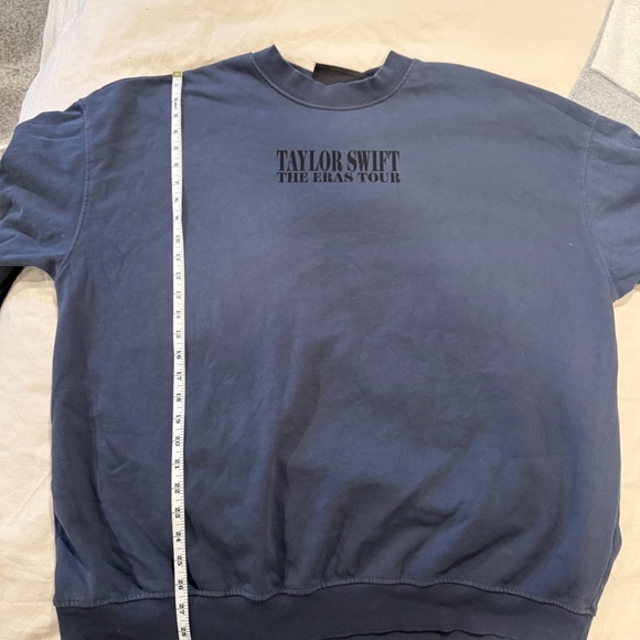 Taylor Swift Eras Tour Blue Crewneck Sweatshirt - XL - International Dates - Picture 7 of 8
